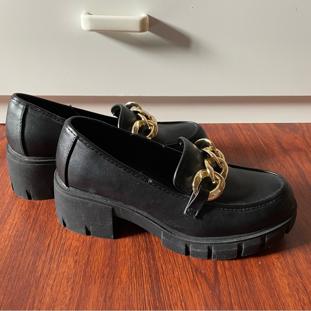 Elegant Black Loafers with Gold Chain Detail